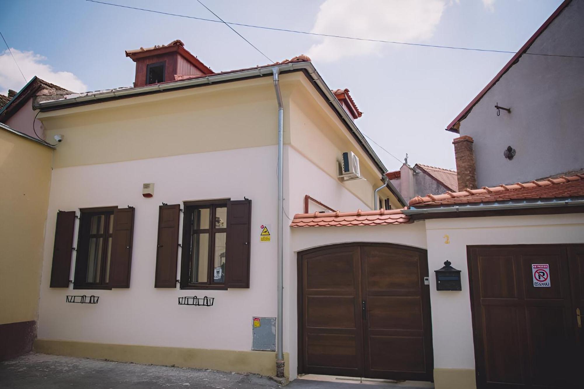 Cochet House Sibiu Aparthotel Bagian luar foto